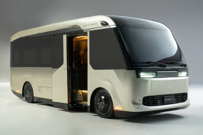 鴻海攜手三菱扶桑，跨界合作共拓零排放巴士市場與專業(yè)保潔新機(jī)遇